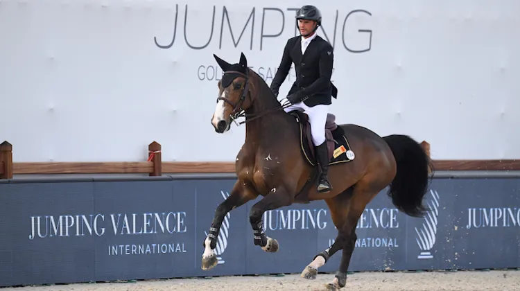 Grégory Cottard et Urhelia Lutterbach à l'Hubside Jumping de Grimaud, en avril.