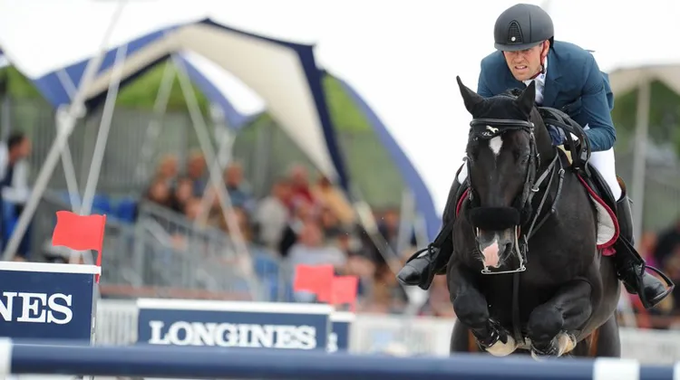 Simon Delestre, en grande partie grâce à la troisième place du fabuleux et régulier Qlassic Bois Margot à Saint-Tropez, a retrouvé son trône.