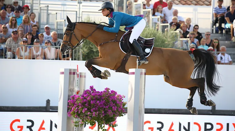 La jeune bretonne fonde beaucoup d'espoirs en Vahine de Bieville, ici au CSI 5* de Valence l'été dernier.