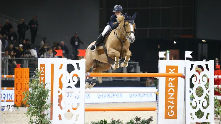 Axelle Lagoubie est ici en selle sur sa jument de tête, Urane. 
