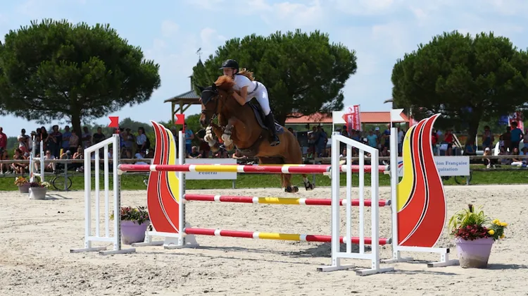 Louna Garo prend la tête de l'épreuve As Poney Élite de saut d'obstacles