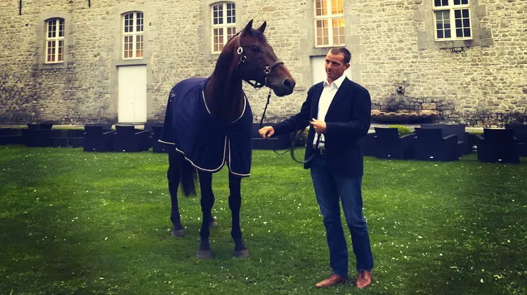 Les personnalités présentes au château de Modave ont pu saluer le cavalier, mais aussi le cheval médaillé d'argent à Aix-la-Chapelle.