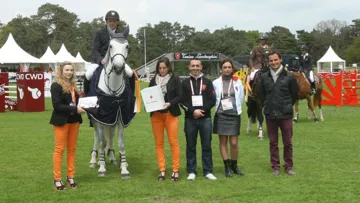 Laurent Guillet et Casilias Z, vainqueurs du Grand Prix Pro 2 de ce midi, avec l'équipe Grand Prix Classic © PSV Morel