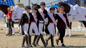 Charlotte Heering, Nanna Skodborg Merrald, Daniel Bachmann Andersen, Cathrine Dufour et leur cheffe d’équipe Anne-Mette Binder, médaillés de bronze par équipes aux Européens de Hagen l’été dernier, pourraient bien s’emparer de l’or par équipes à Herning cet été.