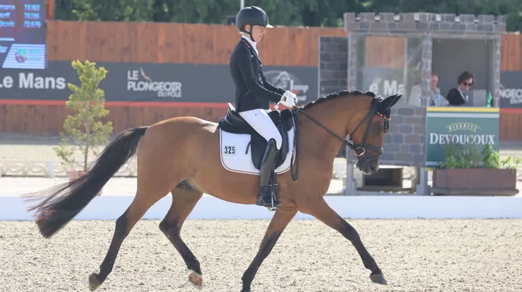 Maya Victoria Irene Wachter et le triple champion d’Europe de 2020 Nasdaq FH ont été sacrés champions d'Europe de Dressage Poney en individuel aujourd’hui au Mans. 