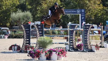 Associé à Mr. Tac (BWP, Non Stop x Toulon), avec lequel il s’était déjà classé deuxième dans une épreuve à barrage au CSI 3* de Grimaud la semaine dernière, le Luxembourgeois s’est imposé à l’issue d’un barrage vierge de pénalité, bouclé en 37’’92.