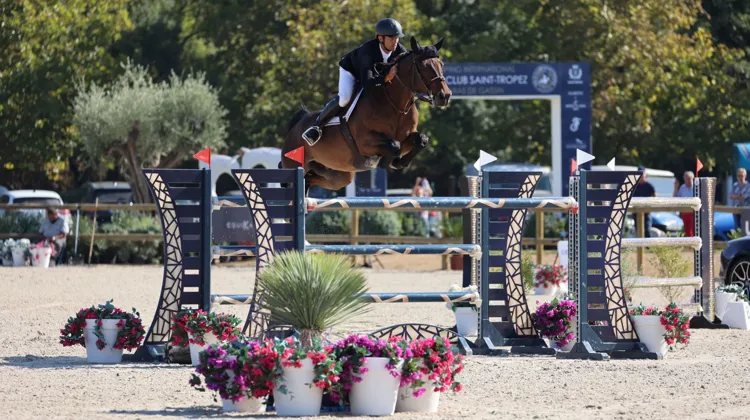 Associé à Mr. Tac (BWP, Non Stop x Toulon), avec lequel il s’était déjà classé deuxième dans une épreuve à barrage au CSI 3* de Grimaud la semaine dernière, le Luxembourgeois s’est imposé à l’issue d’un barrage vierge de pénalité, bouclé en 37’’92.