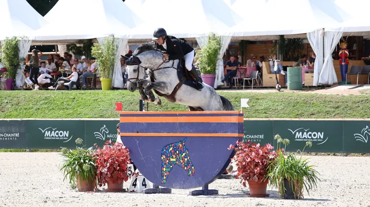 Du 28 au 31 août, la piste de Mâcon-Chaintré accueillera la neuvième étape du circuit Grand National FFE-AC Print de saut d'obstacles 2025. 