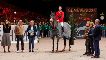 Début décembre à Genève, Dynamix de Bélhème a été mise à l'honneur, entourée de ses propriétaires mais surtout de ses naisseurs, Laure et Frédéric Aimez.