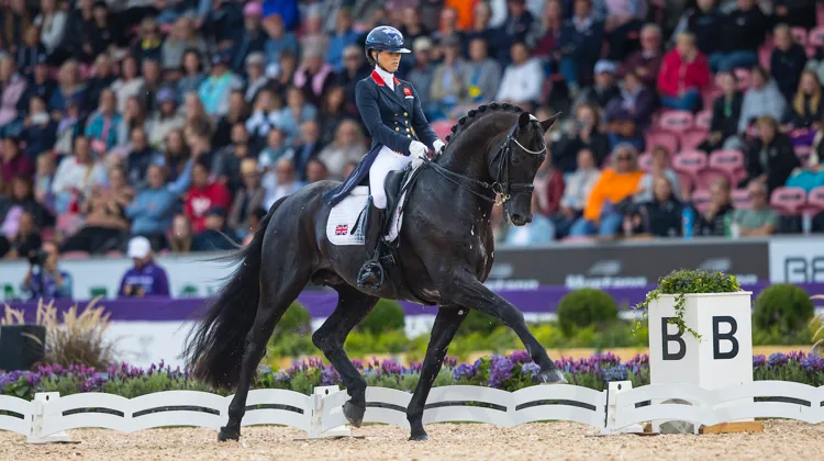 Charlotte Fry et Glamourdale succèdent à Isabell Werth et Bella Rose 2, lauréates du Spécial des Mondiaux de Tryon, en 2018. 