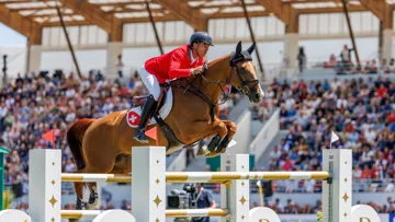 Steve Guerdat et Albführen's Iashin Sitte lors du Jumping international de La Baule, en 2024. 