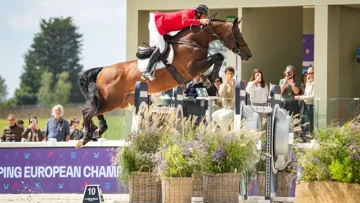 Le dernier saut de Richard Vogel et United Touch S vers le titre de champions d’Europe. 