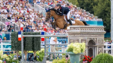 Douze ans après son père Peter, Harry Charles est lui aussi entré dans la légende en 2024 en décrochant l’or olympique par équipes, à Versailles. 
