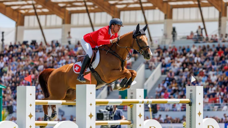 Steve Guerdat et Albführen's Iashin Sitte lors du Jumping international de La Baule, en 2024. 