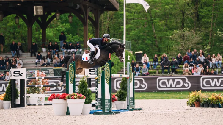 Ici aux rênes de Good Boy du Prébas au CSIOP de Compiègnes, Élise Sikirdji est l'une des potentielles représentantes de la France aux championnats d'Europe Poneys du Mans, fin juillet. 