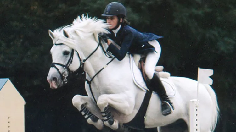 À trente-deux ans, le chef de race du Connemara a poussé son dernier souffle. 