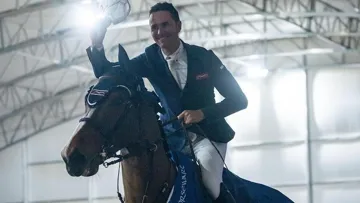 Kevin Gonzalez De Zarate Fernandez et Kilimanjaro van Overis, ici photographiés après leur victoire dans une épreuve à 1,45m du CSI 4* de Vejer de la Frontera en février dernier. 