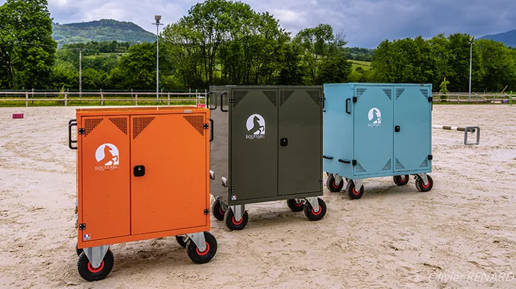 Armoires et malles d’équitation