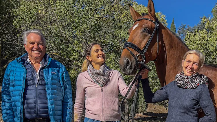 Sylvain de Massa, Anne-Sophie Massa et Sophie Bienaimé au coté d'Ologramme de Massa. 