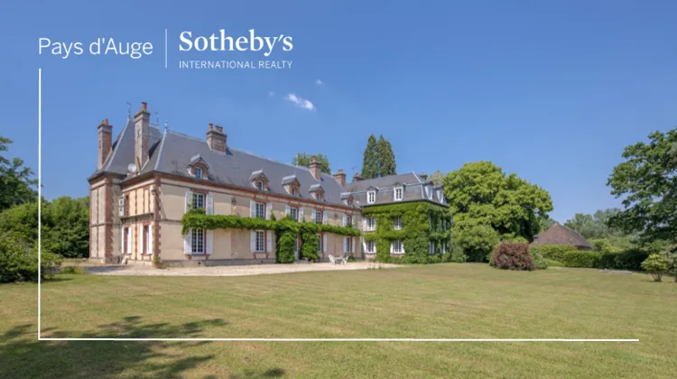 À vendre : château entouré d'un parc, proche de Rouen