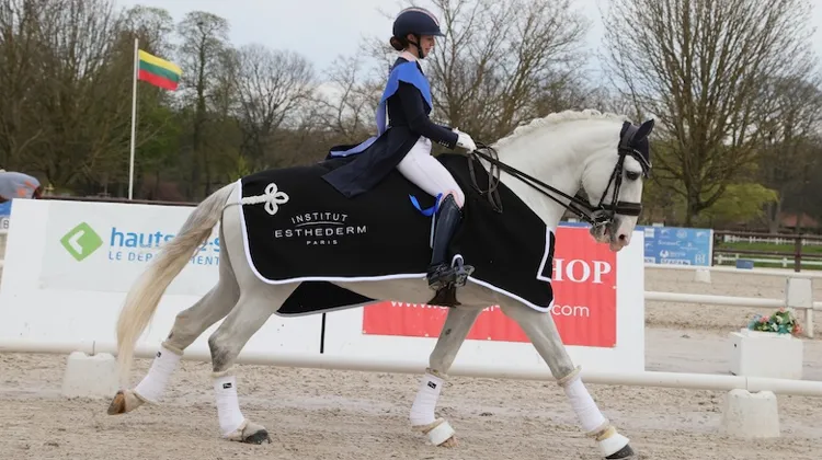 Charlotte Chalvignac et Icaro Das Figueiras ont laissé peu de place à la concurrence ce week-end, au Haras de Jardy.