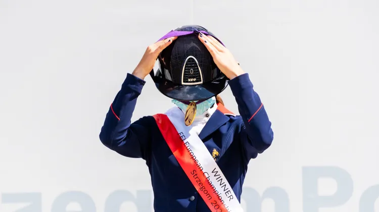 Le concours complet tricolore a la chance de compter pléthore de jeunes talents prometteurs et compétitifs, comme Maé Rinaldi, médaillée d’or en individuel aux championnats d’Europe Poneys en 2021 avec Boston du Verdon.