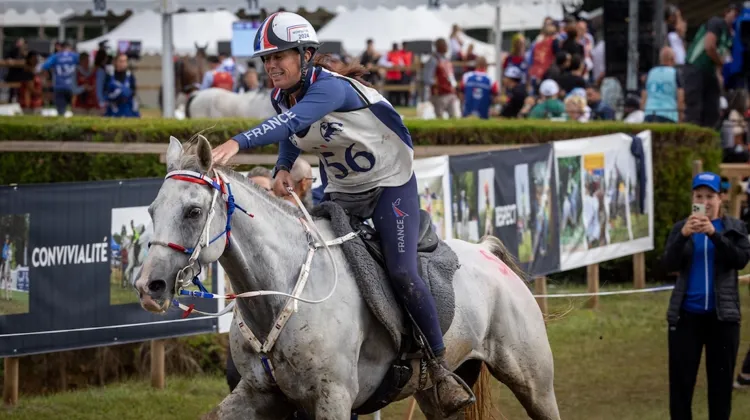 En plus de connaître de superbes succès sportifs, Mélody Théolissat porte un discours clair et engagé sur sa discipline, entachée de scandales liés au bien-être animal.