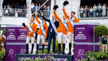 L'équipe néerlandaise entourant son chef d'équipe Jos Lansink. 