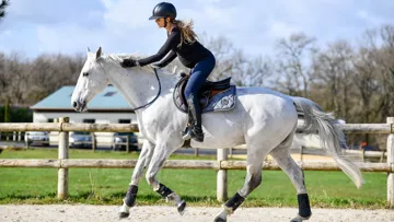 La blogueuse Nana Cerise, cavalière amateure qui vient d’accoucher d’une petite fille. 