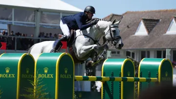Photographié ici à La Baule, où ils ont terminé troisième du Grand Prix le week-end dernier, Grégory Wathelet et Nevados S repartent cette fois couronnés du CSI 5* de Windsor. 