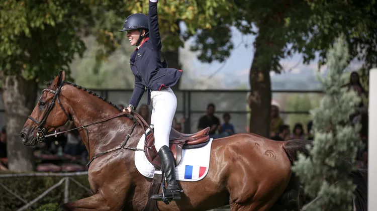 Charlotte Bordas, ici en selle sur Firewall des Aucels, assure prendre désormais moins de risques sur les parcours de cross, après avoir été profondément marquée par les accidents survenus ces dernières années. 