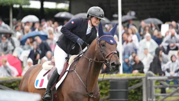 Associée à Dexter de Kerglenn, Jeanne Sadran est l’une des cavalières les plus régulières du circuit de la Ligue des nations Longines cette saison. 