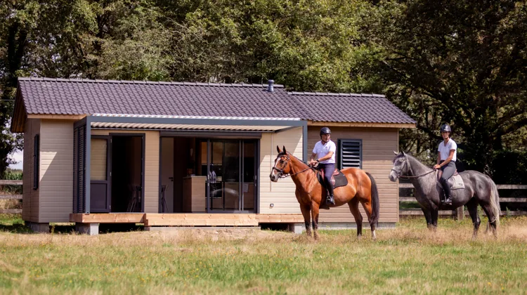 Le Haras des Brûlons, le projet de Nature & Résidence Village, parachève sa construction