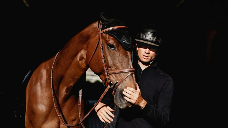 Grâce à Floyd des Prés, le jeune Antoine Ermann, nouveau visage de l’équipe de France de saut d’obstacles, a atteint le plus haut niveau. 