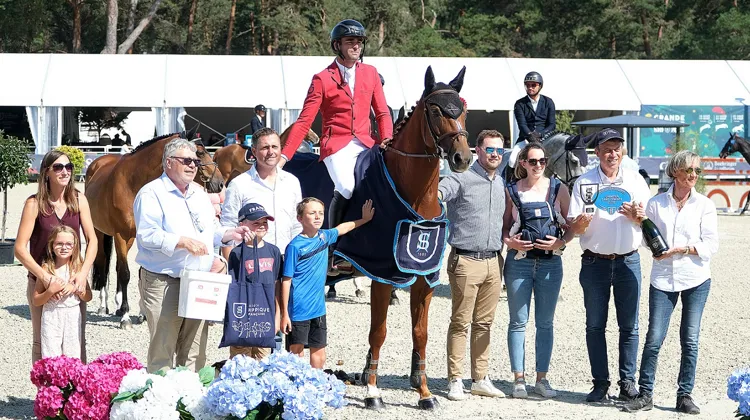 Izalia Mouche, championne des cinq ans sous la selle de Matthieu Schmitt