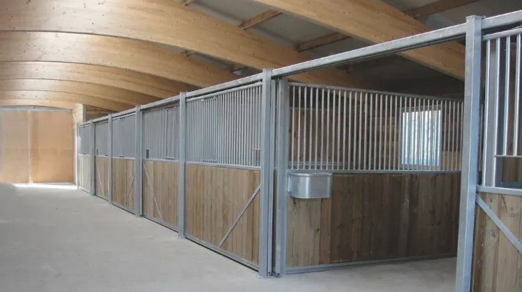 De pied en cap, équipez-vous avec Cheval Liberté pour votre élevage !