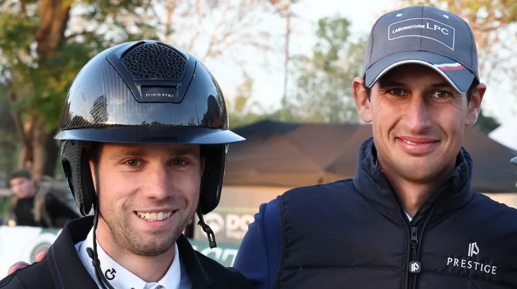 Alexis Goury, à gauche, et Stéphane Landois, à droite, membres de l'écurie Picoty Atlantique/Écurie d’Orceval, ont remporté le circuit Grand National de concours complet FFE - AC Print. Ils étaient accompagnés d'Aélis Harribey.