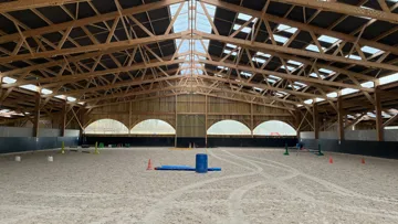 “Le manège en bois massif Roiné nous a immédiatement séduits par son ambiance et son esthétisme”, Jean-Pierre Cochet, des Écuries de Breuil.