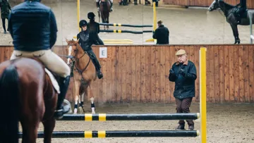 Le vice-champion olympique Albert Voorn partage régulièrement sa méthode lors de stages.