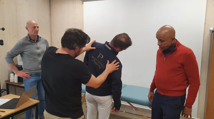 Alexis Moreau en intervention auprès de cavaliers dans le cadre du Printemps des sports équestres, l’an passé à Fontainebleau.