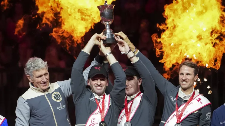 Jeux de lumières futuristes, mascottes, musique à fond, et même flammes ; rien n’est apparemment trop grand à Prague pour faire le show. 