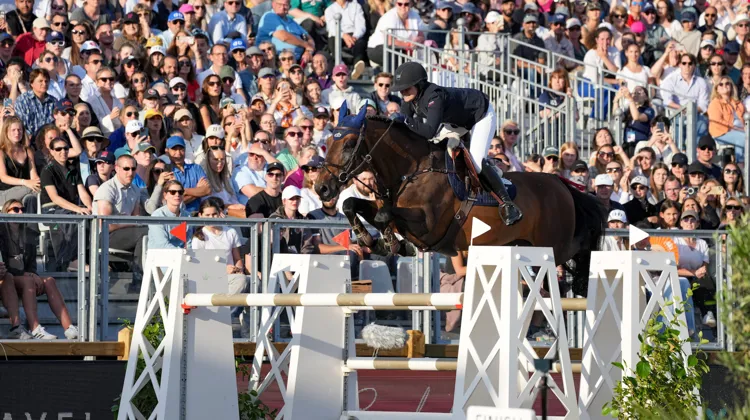 Avec Dexter de Kerglenn, Jeanne Sadran avait déjà terminé deuxième du Grand Prix Coupe du monde de Bordeaux en début d’année, mais ne s’était encore jamais imposée à ce niveau.
