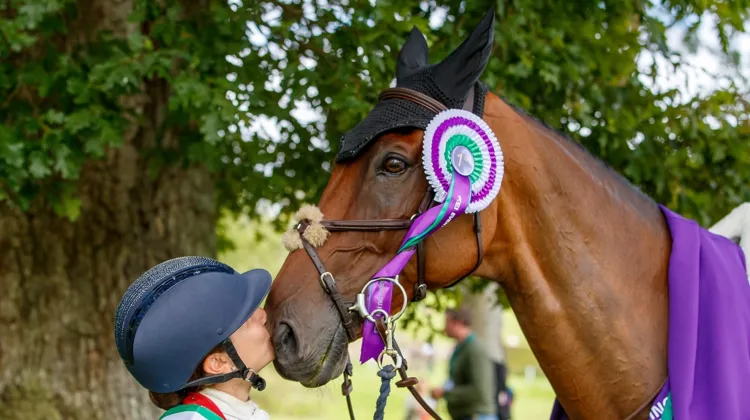 Laura Collett dit vouer une grande importance à la relation avec ses chevaux, qu’elle considère même comme une clé de la performance.