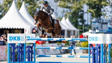 En selle sur Chageorge, un étalon de dix ans, le champion olympique de Paris a dominé un podium 100% allemand.