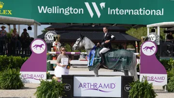 Kent Farrington reste numéro un mondial en ce mois de décembre, notamment grâce à sa victoire dans un Grand Prix de niveau 4* dimanche dernier à Wellington.