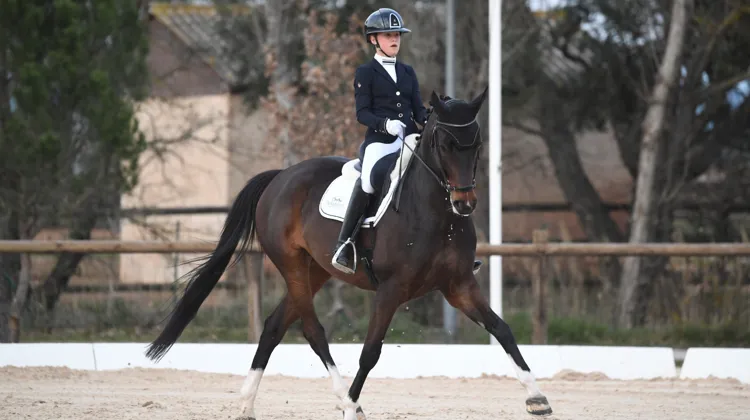 Paola Callet en selle sur Quickly des Paluds à Vidauban, mars 2022
