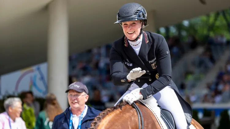 Ici avec Denoix, Katharina Hemmer est la première cavalière de moins de trente ans à avoir intégré l'équipe d'Allemagne lors d'un grand championnat depuis 2016.