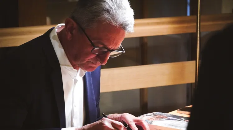 Curieux, ouvert d'esprit et très cultivé, Jean-Maurice avoir publié son livre “Un jour on y sera mon grand” aux éditions Actes Sud, en mars 2022.