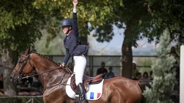 Aux rênes de Firewall des Aucels, Charlotte Bordas s’est offert le titre de championne d’Europe en individuel chez les Jeunes cavaliers. 