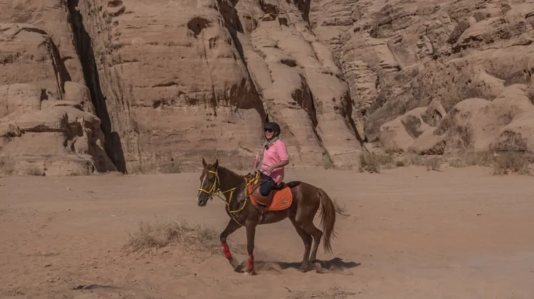 Victime d'un malheureux accident qui l'a privée de ses deux jambes, Émeline Parmentier a participé en 2021 aux Gallops of Jordan.